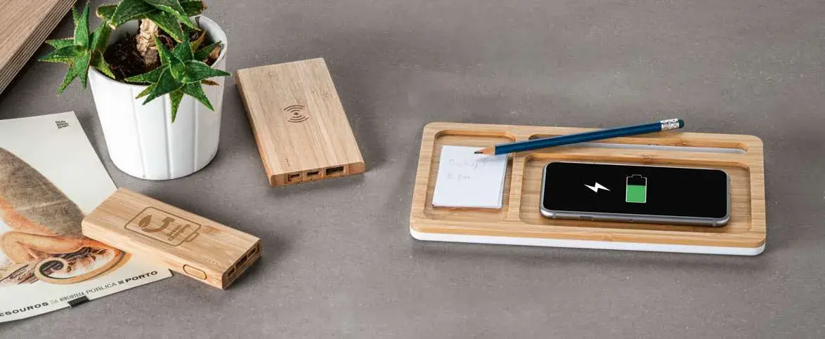Powerbank din bambus, carcasă de bambus, format de buzunar