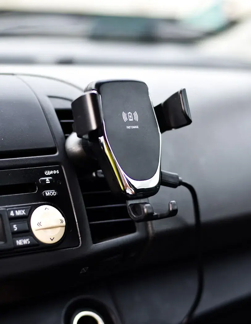 Suport auto cu încărcare, locaș de telefon în mașină